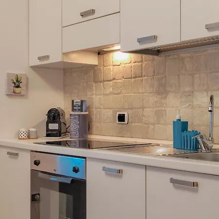 Close To The - Modern With Ac By Host Hero