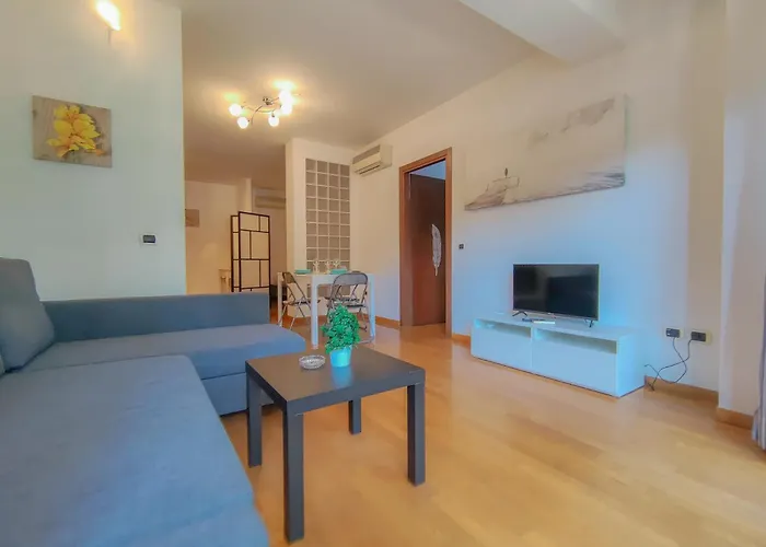 Close To The - Modern With Ac By Host Hero Apartment