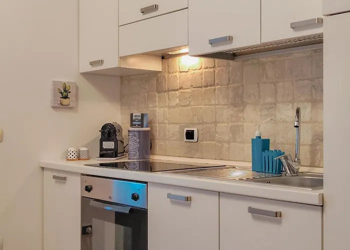 Close To The - Modern With Ac By Host Hero