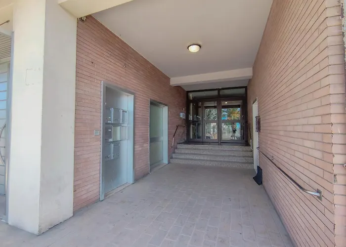 Close To The - Modern With Ac By Host Hero *