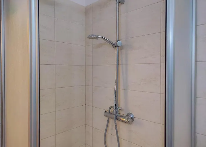 Apartment Close To The - Modern With Ac By Host Hero *